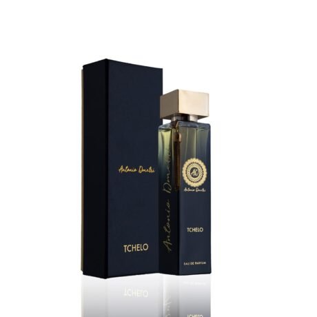 tchelo Brand: Antonio Dmetri Fragrance Type: eau de parfum Size: 100ml Fragrance Family: Oriental Floral Fragrance Description: Top Note: Fresh (Bergamot, Coriander seeds, violet leaves) Middle Note: Floral (Lily of the valley, Rose oil), Spicy (Black pepper) Base Note: Woody (Patchouli) Ambergris, Vanilla العلامة التجارية: أنتونيو ديميتري نوع العطر: او دي بارفان الحجم: 100 مل من عائلة العطور الشرقية الوردية :مكونات العطر (النوتة العليا: فريش (الليمون البرغموتي ، بذور الكزبرة ، أوراق البنفسج (النوتة الوسطى "قلب العطر": الأزهار (زنبق الوادي ، زيت الورد) ، حار (الفلفل الأسود قاعدة العطر"النوتة السفلى": خشبي (باتشولي) عنبر ، فانيلا