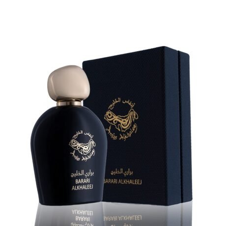 Barari Alkhaleej - براري الخليج Brand: Anfas Al Khaleej Perfumes Fragrance Type: eau de parfum Size: 100ml Fragrance Family: Fougere Citrusy Fragrance Description: Top Note: Fresh (Bergamot) Fruity (Apple calville blanc, Blackcurrant berries, Pineapple( Middle Note: Floral (Moroccan jasmine, Rose) Woody (Birch, Patchouli) Base Note: Ambery (Oakmoss, Ambergris, Musk) العلامة التجارية: أنفاس الخليج للعطور نوع العطر: او دي بارفان الحجم: 100 مل من عائلة عطور فوحير الحمضيات مكونات العطر: (النوتة العليا: الفواكه الطازجة (البرغموت) (تفاح كالفيل بلانك ، التوت الأسود ، الأناناس (النوتة الوسطى "قلب العطر": الأزهار (الياسمين المغربي ، الجوري) الخشبية (البتولا ، الباتشولي (قاعدة العطر"النوتة السفلى": العنبر (طحلب البلوط ، العنبر، المسك